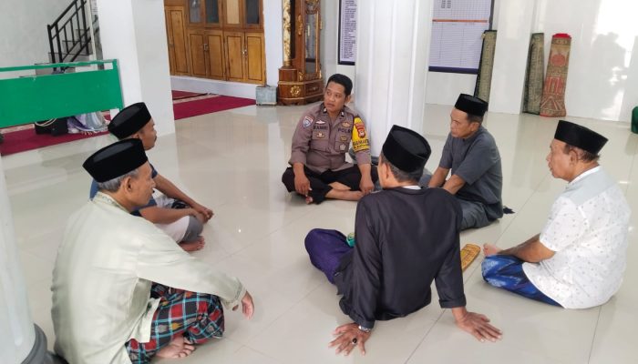 Cegah Remaja Terlibat Geng Motor, Bhabinkamtibmas Polsek Rappocini Sambangi Tokoh Agama