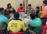 Wujud Kedekatan dengan Masyarakat, Kapolsek Ujung Pandang Santap Bersama Driver Ojol di Momen Idul Adha 1447 H