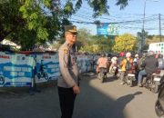 Pelayanan Prima di Jam Sibuk, Kapolsek Tamalanrea Bersama Personel Pengaturan Arus Lalu Lintas