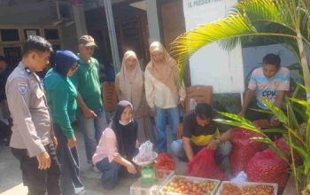 Bhabinkamtibmas Kelurahan Jongaya Perkuat Sinergi dengan Warga Melalui Pengamanan Pasar Murah