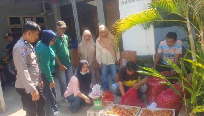 Bhabinkamtibmas Kelurahan Jongaya Perkuat Sinergi dengan Warga Melalui Pengamanan Pasar Murah