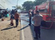 Sigap Tangani Kebakaran, Polsek Biringkanaya Bersama Damkar di Lokasi