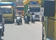 Antrean BBM Memanjang, Personel Lantas Polsek Biringkanaya Atur Arus di SPBU Daya