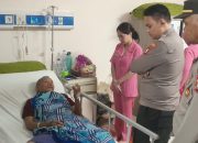 Kapolsek Biringkanaya bersama Ketua Ranting Bhayangkari Besuk Bhabinkamtibmas yang Sakit