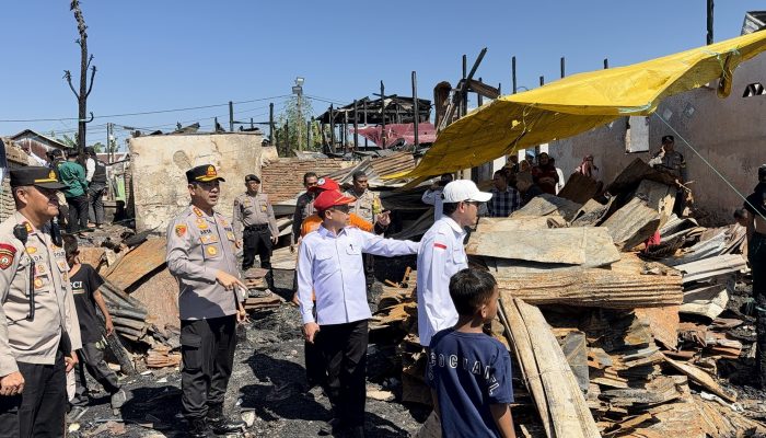 Polri Hadir untuk Masyarakat, Korban Kebakaran Tallo Terima Bantuan Kemanusiaan