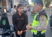 Tertibkan Arus Lalu Lintas, Unit Lantas Polsek Bontoala Tegur Pengendara yang Melanggar