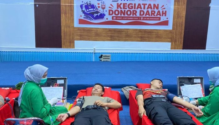 Setetes Darah untuk Sesama, Personel Polrestabes Makassar Ikut Donor di RRI Fest 2026