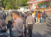 Kapolsek Rappocini Pimpin Pengamanan Kawal Aksi Unjuk Rasa di Depan Kampus