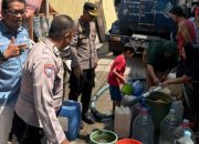 Kemarau Melanda, Kapolsek Bontoala Koordinasi PDAM Salurkan Bantuan Air Bersih untuk Warga