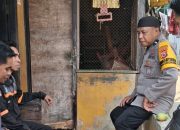 Jaga Wilayah Binaan Tetap Kondusif, Bhabinkamtibmas Bulurokeng Aktif Sambangi Warga