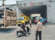 Respons Cepat Laporan Call Center 110, Polsek Tamalanrea Atasi Truk Kontainer Mogok di Jalan Ir. Sutami