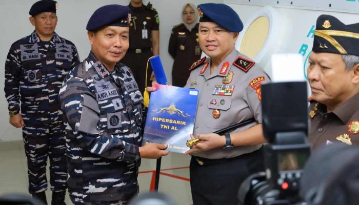 Momentum Hari Kesehatan TNI AL 2026, Kapolda Sulsel Terima Brevet Kehormatan Hiperbarik dari Dankodaeral VI