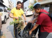 Polri Peduli Lingkungan, Polrestabes Makassar Kerja Bakti Wujudkan Lingkungan Bersih dan Nyaman