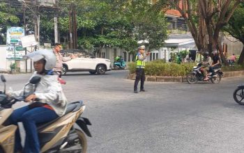 Polsek Rappocini Laksanakan Pengaturan Lalu Lintas Pagi Hari, Wujudkan Kelancaran Dan Keselamatan Berlalu Lintas